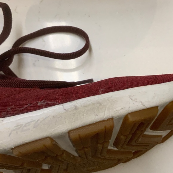 New Balance Women's Deep Red Sneakers Sz9 Gently Worn - Picture 4 of 8